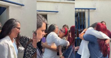 [Vídeo]: Mãe de Djidja Cardoso deixa prisão e passa a usar tornozeleira eletrônica em Manaus